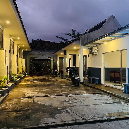 Robiu Bed & Breakfast Banyuwangi  Εξωτερικό φωτογραφία