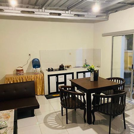 Robiu Bed & Breakfast Banyuwangi  Εξωτερικό φωτογραφία