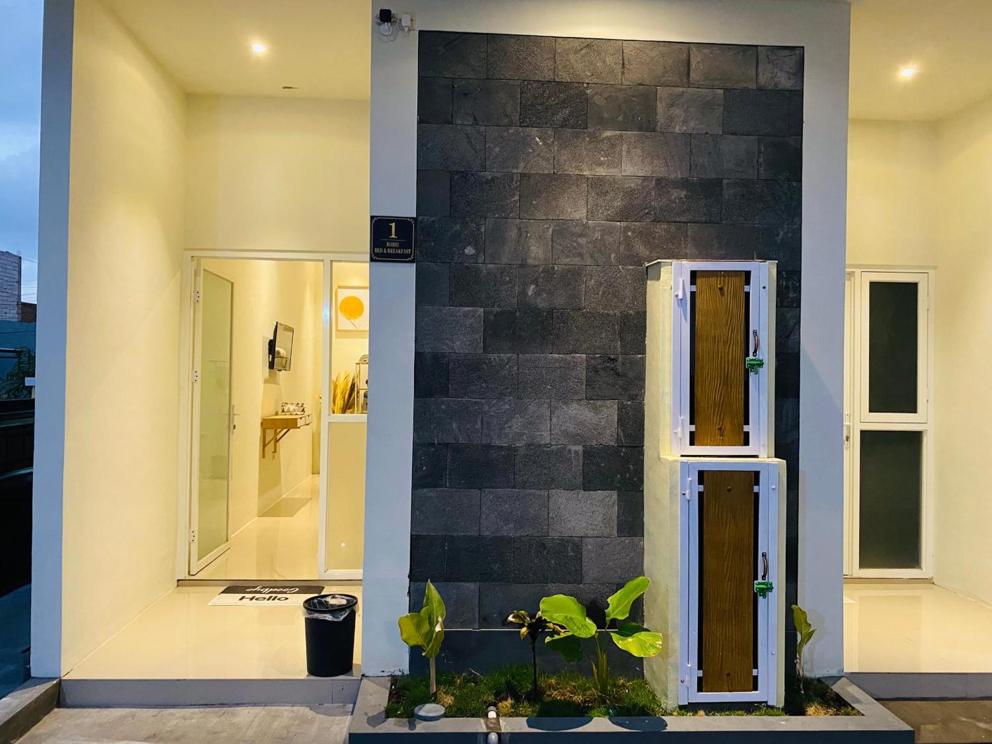 Robiu Bed & Breakfast Banyuwangi  Εξωτερικό φωτογραφία