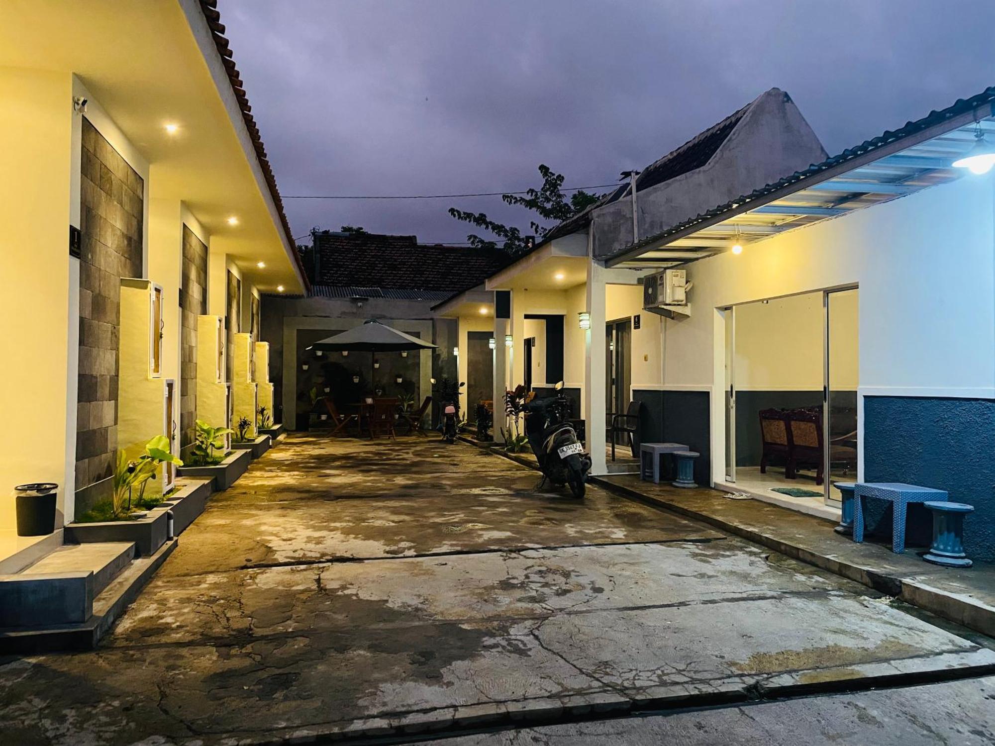 Robiu Bed & Breakfast Banyuwangi  Εξωτερικό φωτογραφία