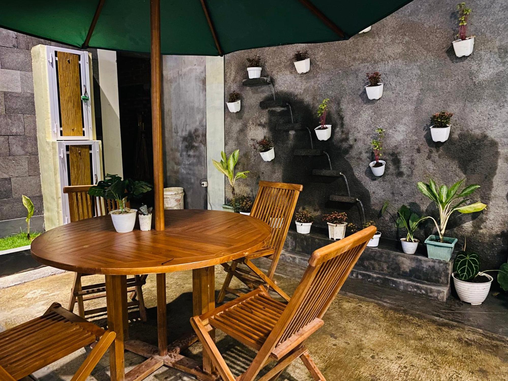 Robiu Bed & Breakfast Banyuwangi  Εξωτερικό φωτογραφία