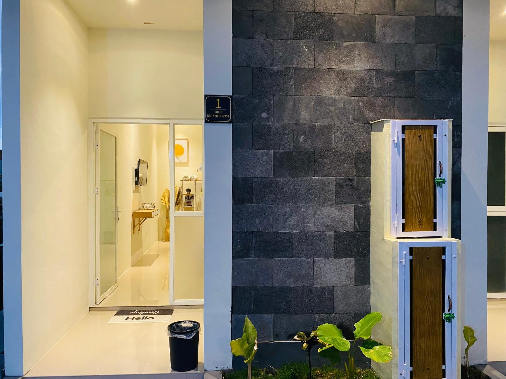 Robiu Bed & Breakfast Banyuwangi  Εξωτερικό φωτογραφία