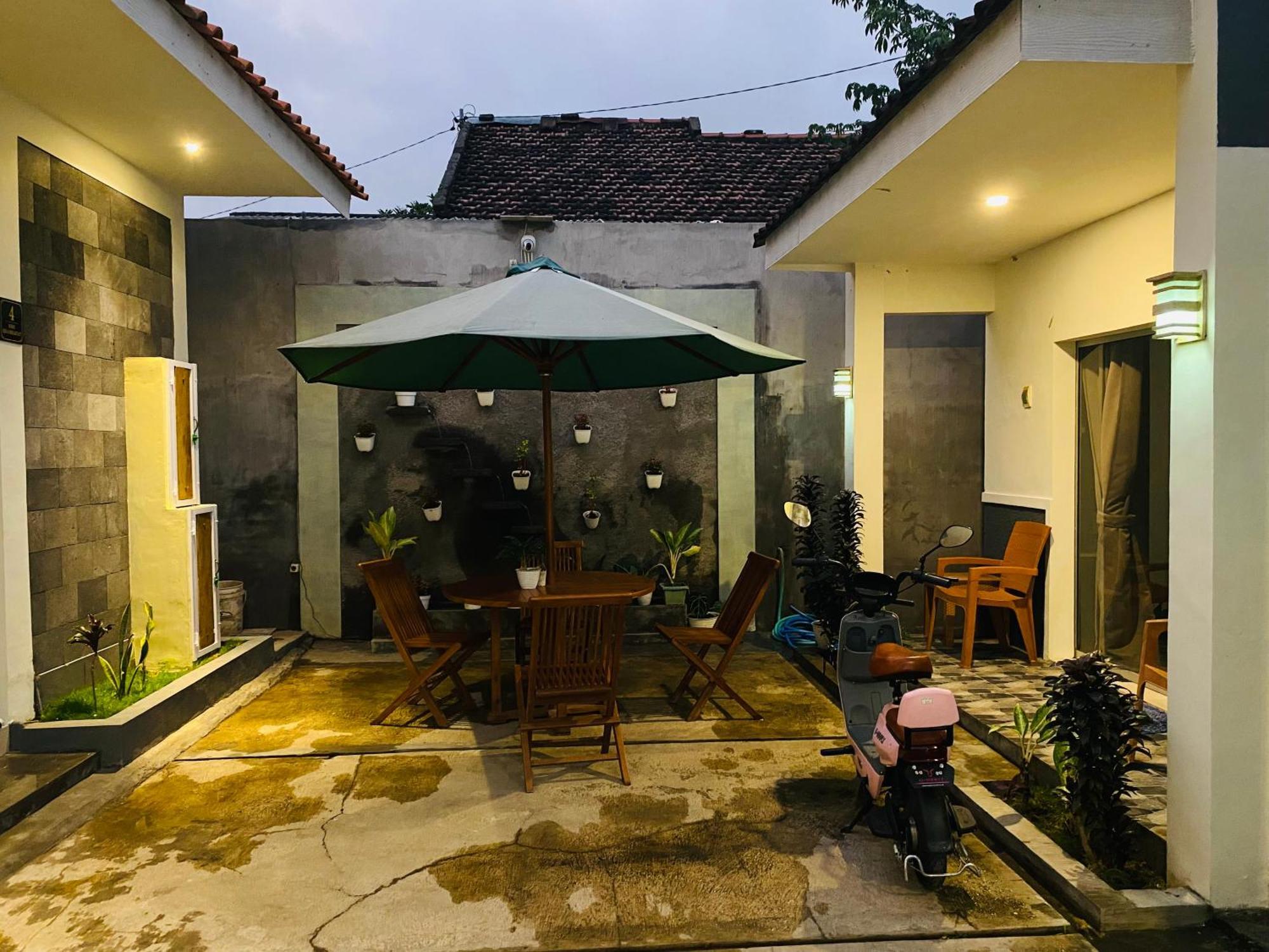 Robiu Bed & Breakfast Banyuwangi  Εξωτερικό φωτογραφία