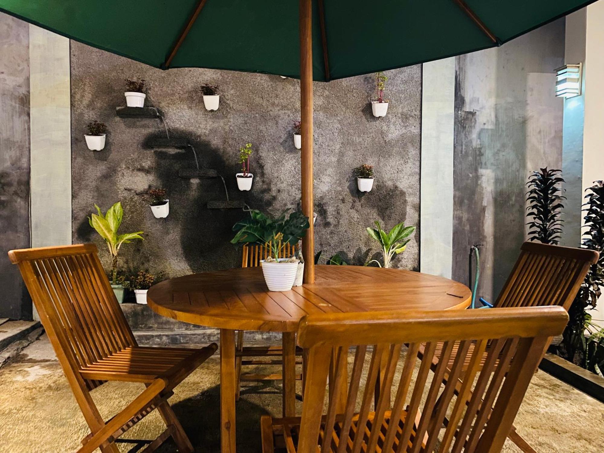 Robiu Bed & Breakfast Banyuwangi  Εξωτερικό φωτογραφία