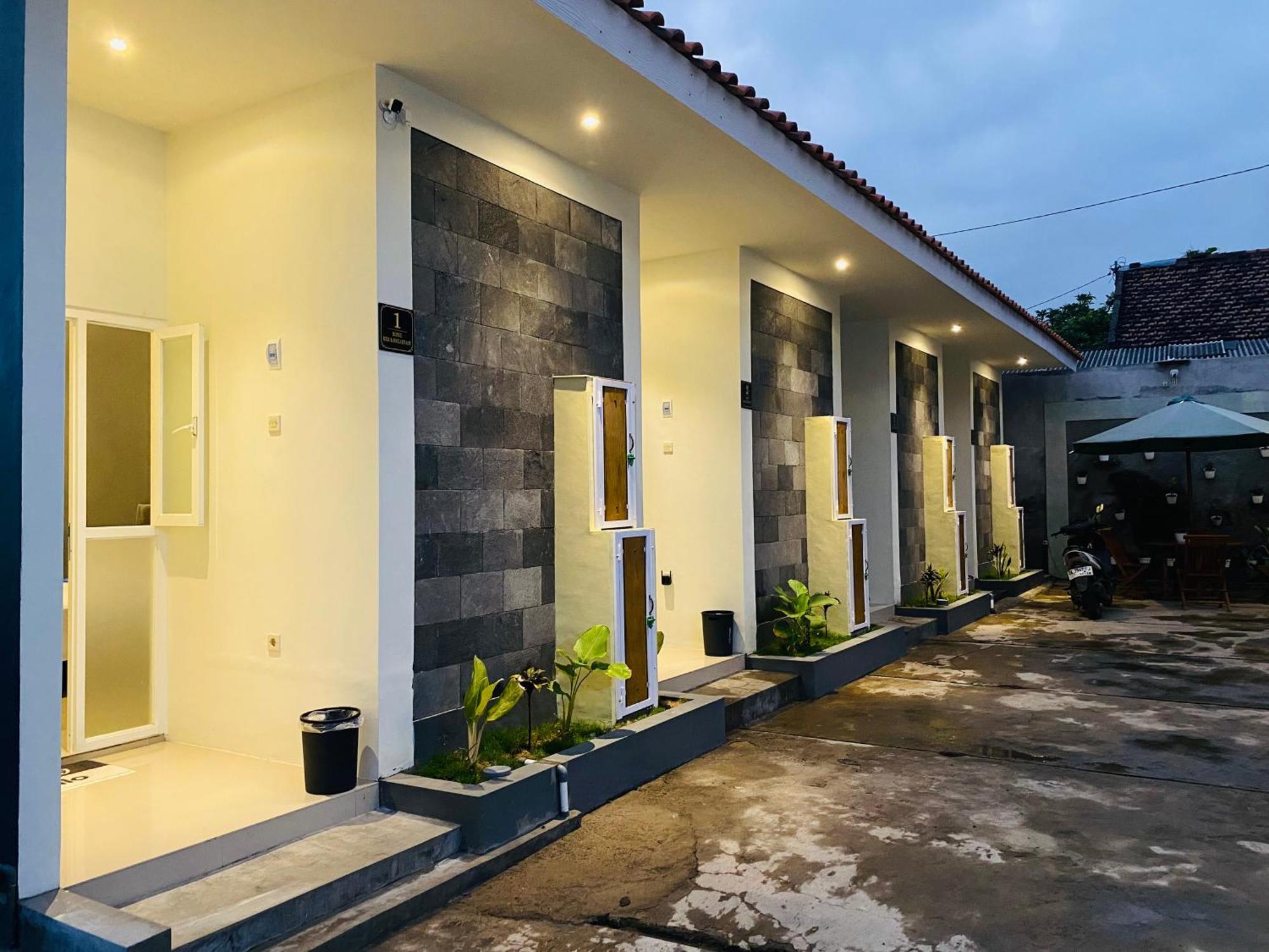 Robiu Bed & Breakfast Banyuwangi  Εξωτερικό φωτογραφία