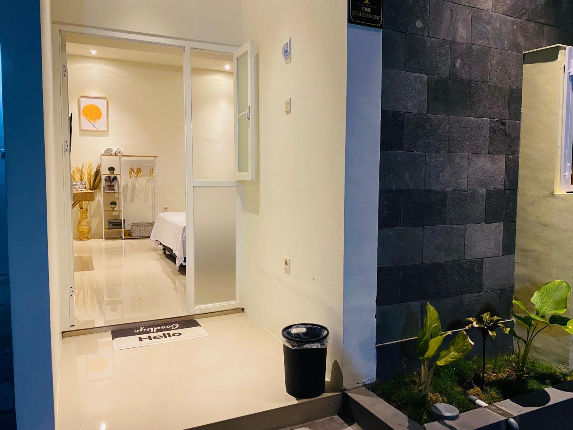 Robiu Bed & Breakfast Banyuwangi  Εξωτερικό φωτογραφία