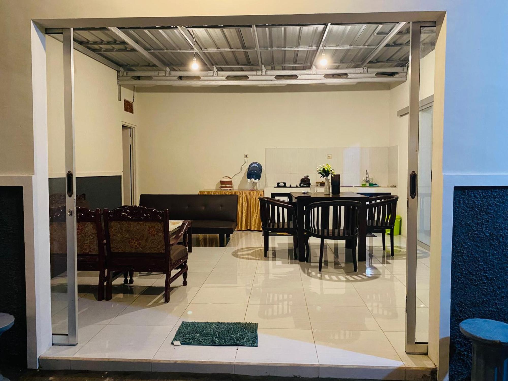 Robiu Bed & Breakfast Banyuwangi  Εξωτερικό φωτογραφία